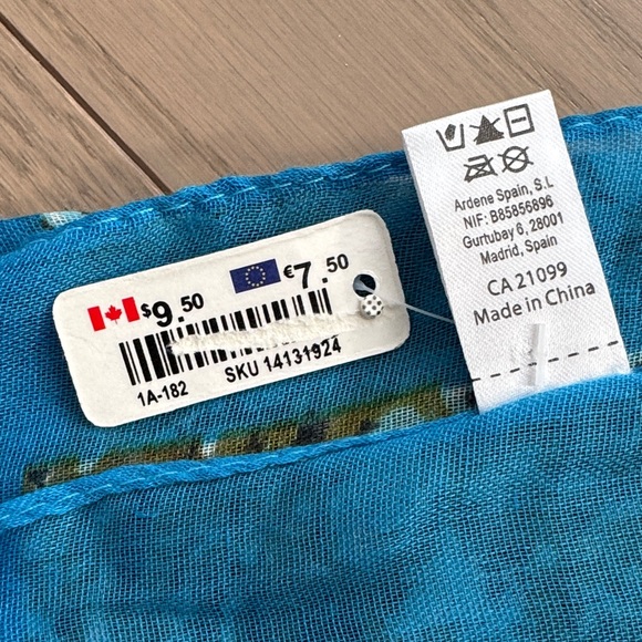 Ardene Blue Ocean-Themed Towel - Picture 7 of 9